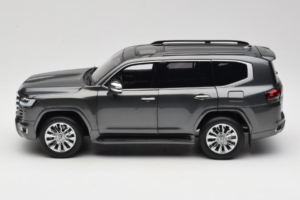 Toyota Land Cruiser LC300 ZX Сив LCD 1:18 LCD18013-ZX-GR Метал — снимка 4 от 8