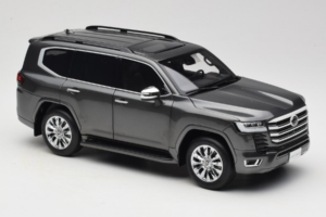 Toyota Land Cruiser LC300 ZX Сив LCD 1:18 LCD18013-ZX-GR Метал — снимка 6 от 8