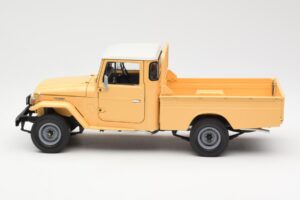 Toyota Land Cruiser Pickup Бежов Kyosho 1:18 08958BE Метал — снимка 4 от 8