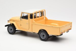Toyota Land Cruiser Pickup Бежов Kyosho 1:18 08958BE Метал — снимка 7 от 8