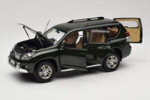 Toyota Land Cruiser Prado J150 Зелен Paudi Model 1:18 623132-GR Метал — снимка 2 от 8