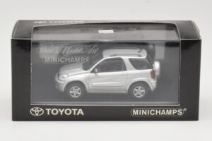 Toyota RAV4 XA20 Сребрист Светъл Интериор Minichamps 1:43 31434205 Метал — снимка 4 от 4