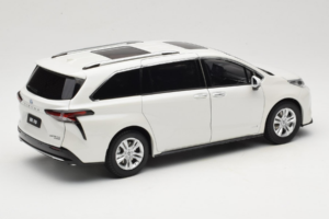 Toyota Sienna XL30 Бял OEM 1:18 TOYOTA013 Метал — снимка 3 от 8