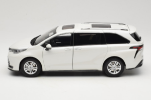 Toyota Sienna XL30 Бял OEM 1:18 TOYOTA013 Метал — снимка 4 от 8