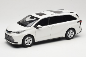 Toyota Sienna XL30 Бял OEM 1:18 TOYOTA013 Метал