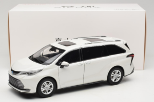 Toyota Sienna XL30 Бял OEM 1:18 TOYOTA013 Метал — снимка 8 от 8