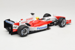 Toyota TF105 #17 R. Schumacher Panasonic Toyota Racing Showcar 2005 Minichamps 1:18 100050087 Метал — снимка 2 от 7