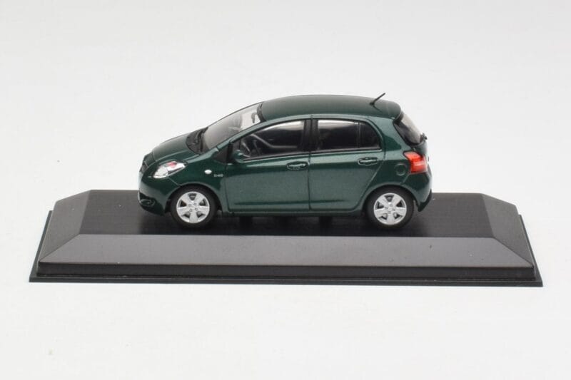 Toyota Yaris XP10 Oxford Green Minichamps 1:43 400166501 Метал