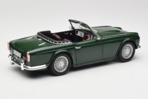 Triumph TR4 British Racing Green Revell 1:18 08827-T1 Метал — снимка 3 от 8