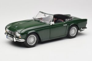 Triumph TR4 British Racing Green Revell 1:18 08827-T1 Метал