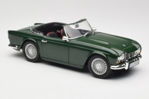 Triumph TR4 British Racing Green Revell 1:18 08827-T1 Метал — снимка 6 от 8