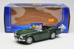 Triumph TR4 British Racing Green Revell 1:18 08827-T1 Метал — снимка 8 от 8