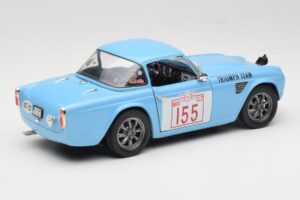 Triumph TR4 Rally Car Revell 1:18 8773 Метал — снимка 3 от 8