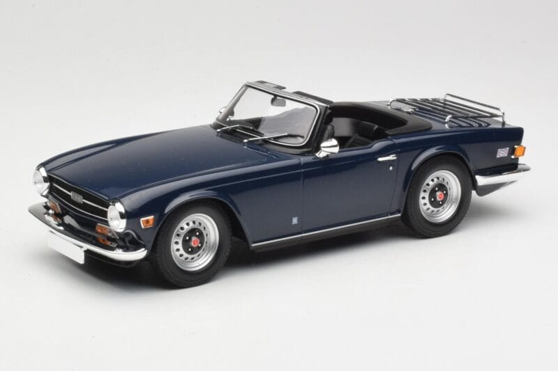 Triumph TR6 PI Тъмносин Minichamps 1:18 155132032 Метал