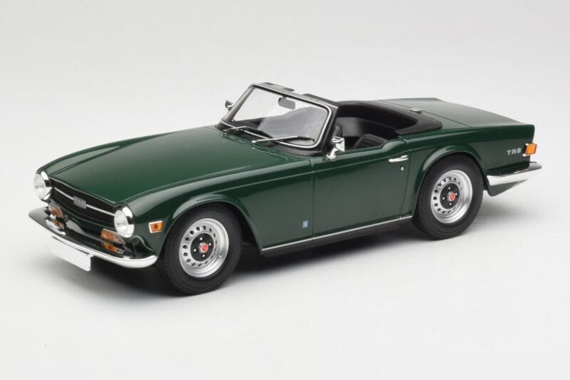 Triumph TR6 PI Тъмнозелен Minichamps 1:18 155132030 Метал