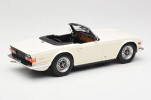 Triumph TR6 PI Бял Minichamps 1:18 155132035 Метал — снимка 2 от 6
