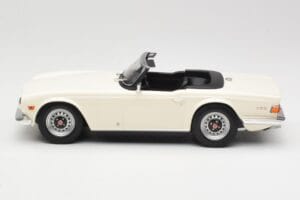 Triumph TR6 PI Бял Minichamps 1:18 155132035 Метал — снимка 3 от 6