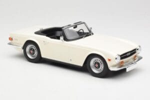 Triumph TR6 PI Бял Minichamps 1:18 155132035 Метал — снимка 4 от 6