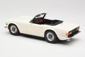 Triumph TR6 PI Бял Minichamps 1:18 155132035 Метал — снимка 5 от 6