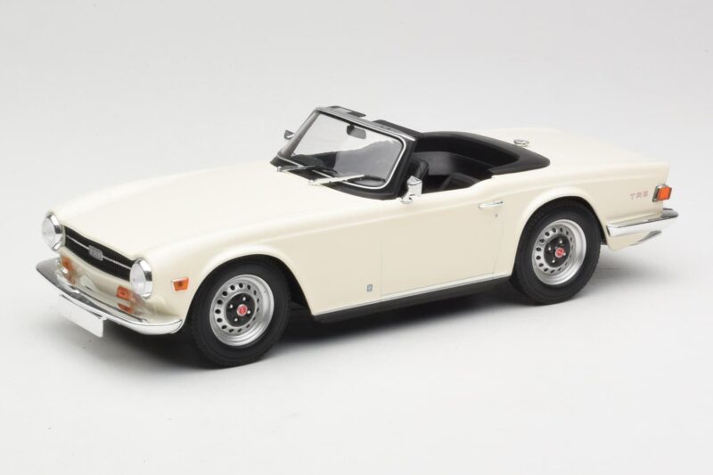 Triumph TR6 PI Бял Minichamps 1:18 155132035 Метал