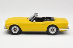 Triumph TR6 RHD Жълт Minichamps 1:18 155132034 Метал — снимка 3 от 6