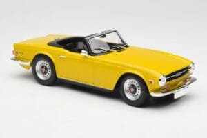 Triumph TR6 RHD Жълт Minichamps 1:18 155132034 Метал — снимка 4 от 6