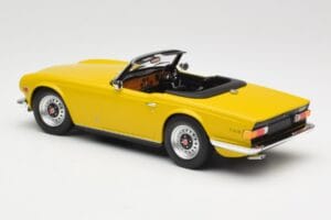 Triumph TR6 RHD Жълт Minichamps 1:18 155132034 Метал — снимка 5 от 6