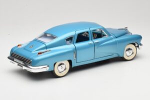 Tucker Torpedo Син Road Signature 1:18 92268 Метал — снимка 3 от 8