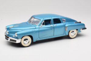 Tucker Torpedo Син Road Signature 1:18 92268 Метал
