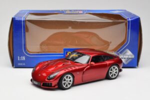 TVR Sagaris Червен Revell 1:18 08816 Метал — снимка 8 от 8