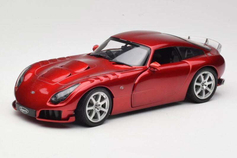 TVR Sagaris Червен Revell 1:18 08816 Метал