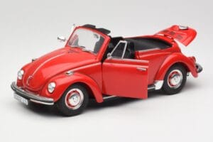 Volkswagen 1302 LS Кабриолет Червен Revell 1:18 08470 Метал — снимка 2 от 8