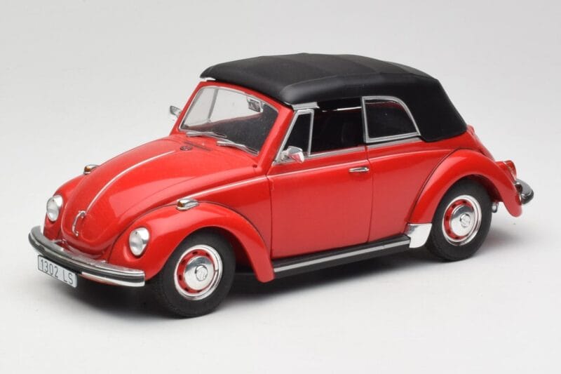 Volkswagen 1302 LS Кабриолет Червен Revell 1:18 08470 Метал