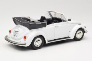 Volkswagen 1302 LS Кабриолет Бял Revell 1:18 08415 Метал — снимка 3 от 8