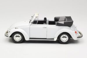 Volkswagen 1302 LS Кабриолет Бял Revell 1:18 08415 Метал — снимка 4 от 8