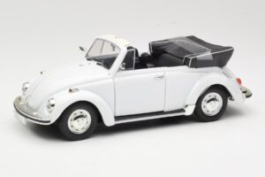 Volkswagen 1302 LS Кабриолет Бял Revell 1:18 8415 Метал