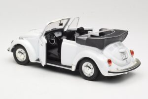 Volkswagen 1302 LS Кабриолет Бял Revell 1:18 08415 Метал — снимка 5 от 8