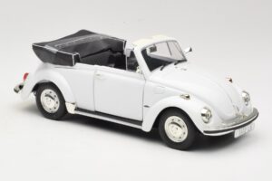 Volkswagen 1302 LS Кабриолет Бял Revell 1:18 08415 Метал — снимка 6 от 8