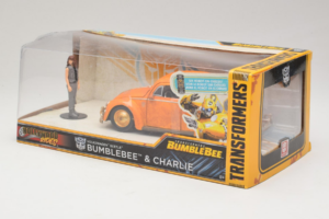 Volkswagen Beetle Bumblebee Transformers With Figure Metals Diecast 1:24 30114 Метал — снимка 3 от 3