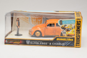 Volkswagen Beetle Bumblebee Transformers With Figure Metals Diecast 1:24 30114 Метал