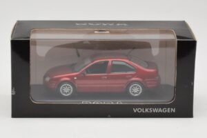 Volkswagen Bora Mk4 Red Metallic Minichamps 1:43 VW003 Метал — снимка 4 от 4