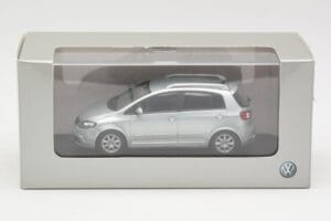 Volkswagen Cross Golf Mk5 Сребрист Minichamps 1:43 400054370 Метал — снимка 4 от 4