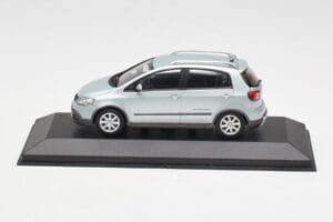 Volkswagen Cross Golf Mk5 Сребрист Minichamps 1:43 GOLF003 Метал