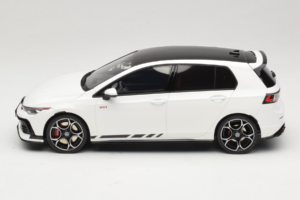 Volkswagen Golf Mk8 GTI Clubsport Pure White Otto 1:18 OT1221 Смола — снимка 3 от 6