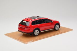 Volkswagen Golf Mk7 Alltrack Tornado Red DNA 1:18 DNA000035 Смола — снимка 2 от 6