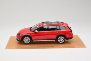Volkswagen Golf Mk7 Alltrack Tornado Red DNA 1:18 DNA000035 Смола — снимка 3 от 6