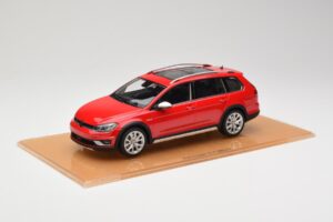Volkswagen Golf Mk7 Alltrack Tornado Red DNA 1:18 DNA000035 Смола