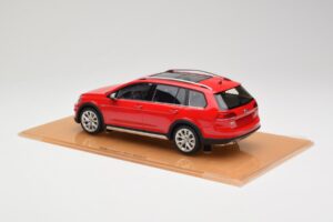 Volkswagen Golf Mk7 Alltrack Tornado Red DNA 1:18 DNA000035 Смола — снимка 5 от 6
