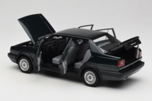 Volkswagen Jetta Mk3 CL Черен Icartime 1:18 JETTA001 Метал — снимка 5 от 8