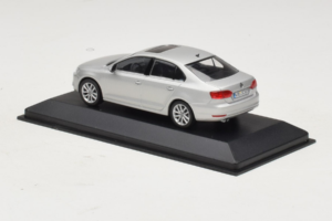 Volkswagen Jetta Mk6 Сребрист Minichamps 1:43 JETTA002 Метал — снимка 3 от 4